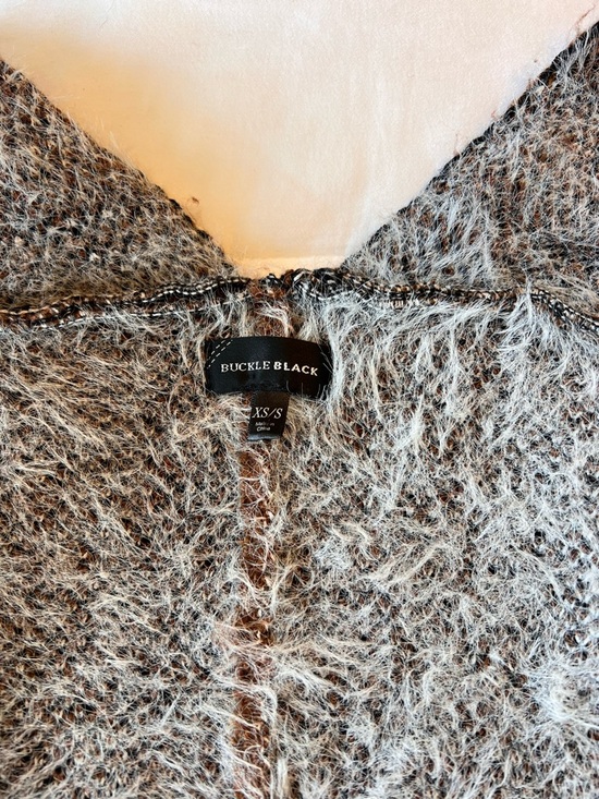 Buckle sweater - Picture 3 of 3